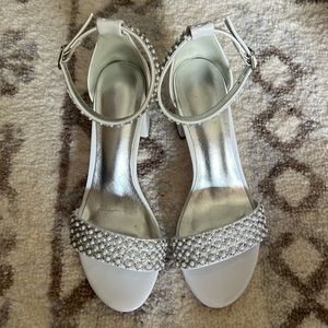 Bridal Pearl Block Heels - White / Size 6.5 (37)
